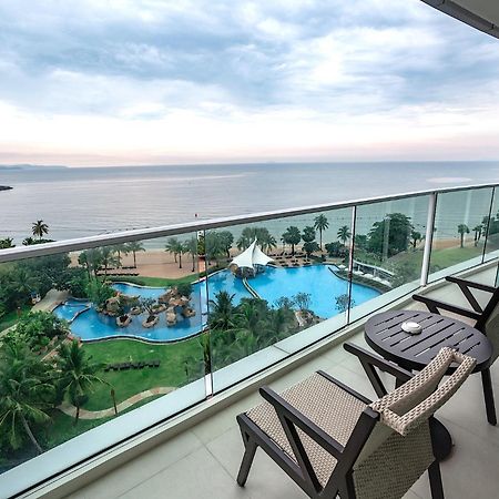 Movenpick Residences Pattaya With Ocean View Na Chom Thian Exteriör bild