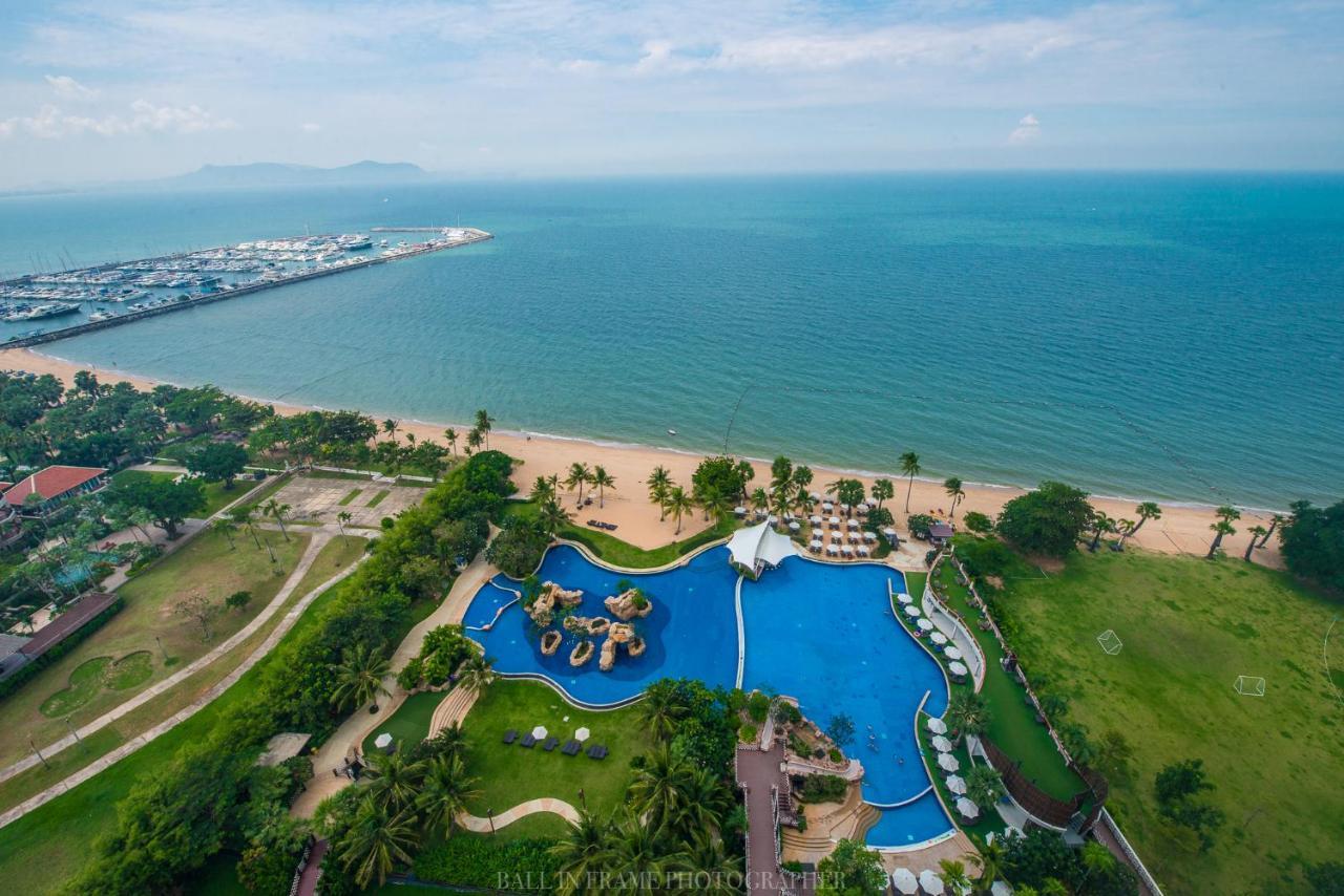 Movenpick Residences Pattaya With Ocean View Na Chom Thian Exteriör bild