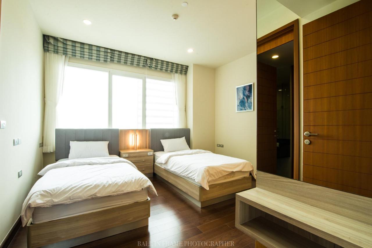 Movenpick Residences Pattaya With Ocean View Na Chom Thian Exteriör bild