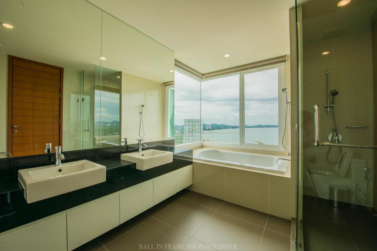 Movenpick Residences Pattaya With Ocean View Na Chom Thian Exteriör bild