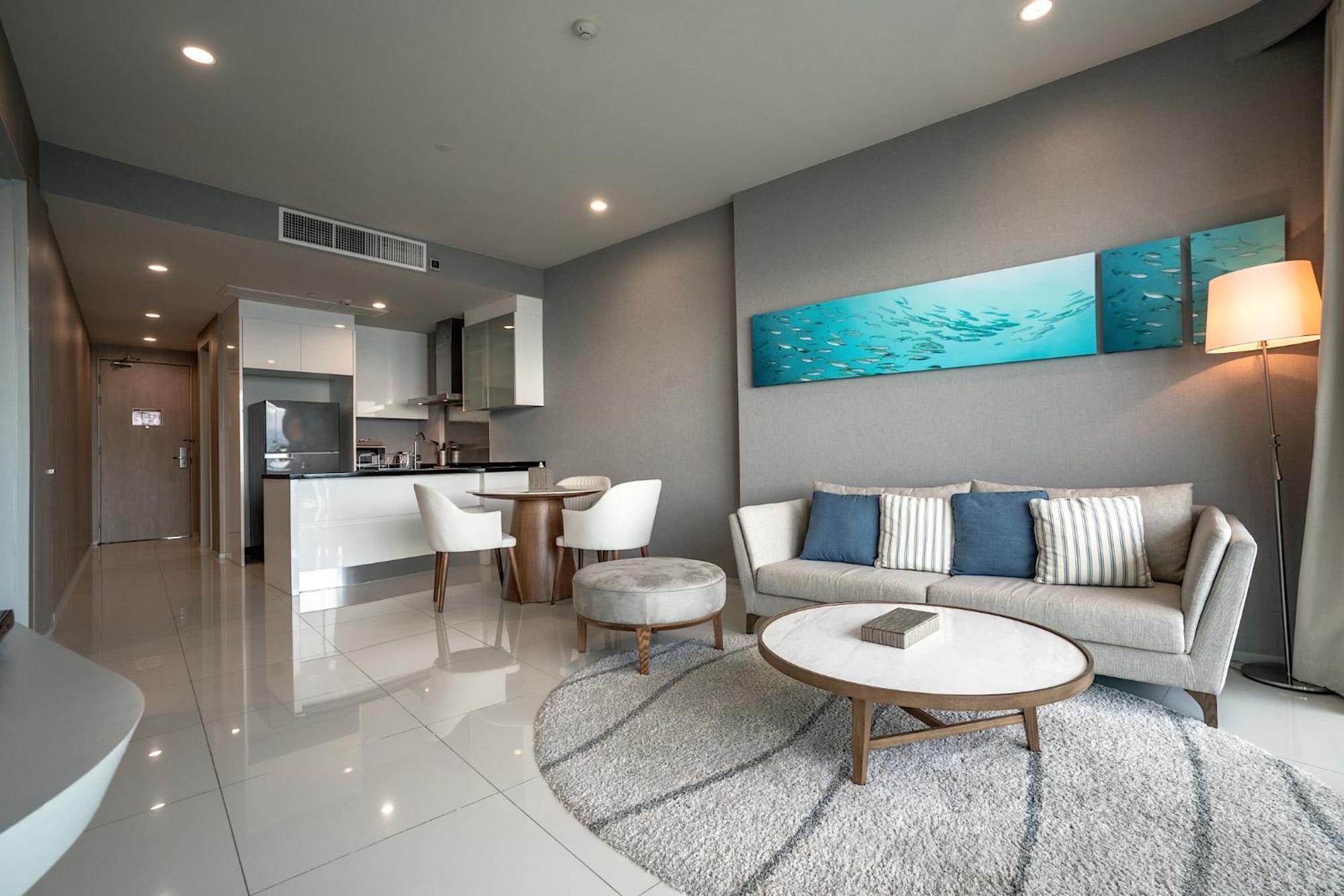 Movenpick Residences Pattaya With Ocean View Na Chom Thian Exteriör bild