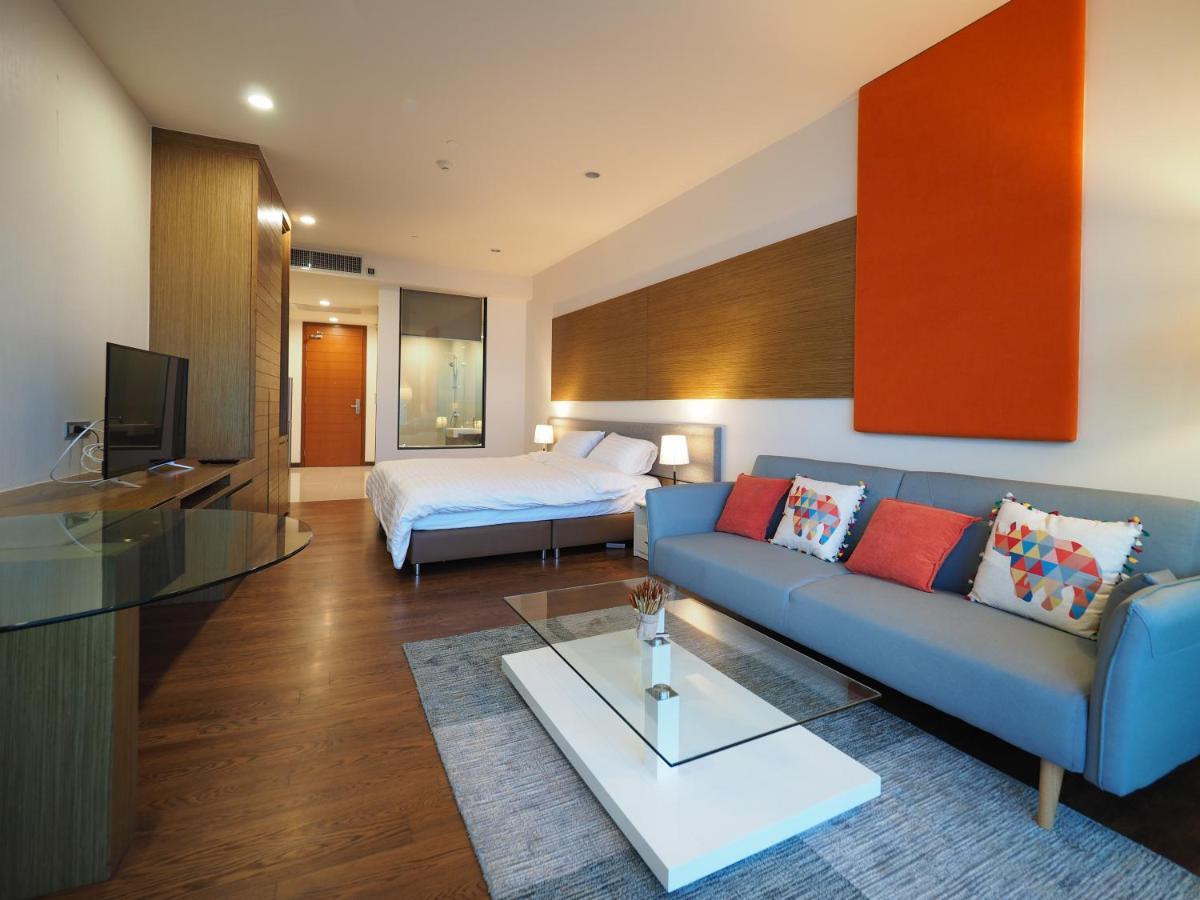 Movenpick Residences Pattaya With Ocean View Na Chom Thian Exteriör bild