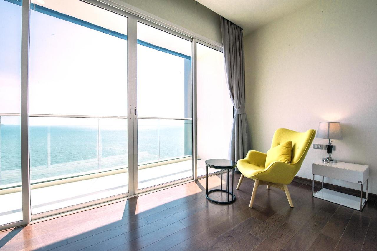 Movenpick Residences Pattaya With Ocean View Na Chom Thian Exteriör bild