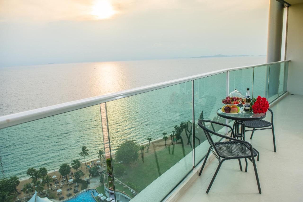 Movenpick Residences Pattaya With Ocean View Na Chom Thian Exteriör bild