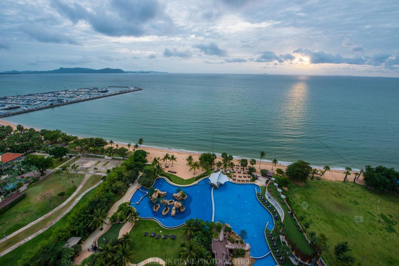 Movenpick Residences Pattaya With Ocean View Na Chom Thian Exteriör bild