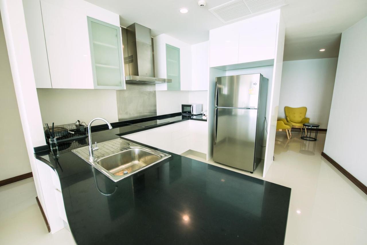 Movenpick Residences Pattaya With Ocean View Na Chom Thian Exteriör bild