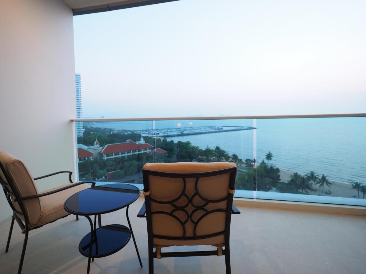 Movenpick Residences Pattaya With Ocean View Na Chom Thian Exteriör bild