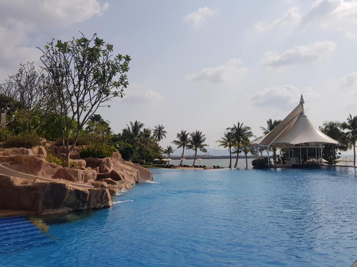 Movenpick Residences Pattaya With Ocean View Na Chom Thian Exteriör bild