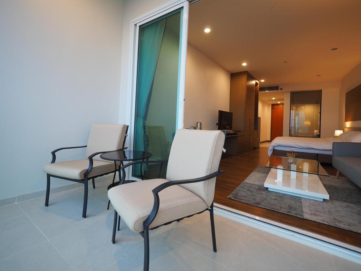Movenpick Residences Pattaya With Ocean View Na Chom Thian Exteriör bild