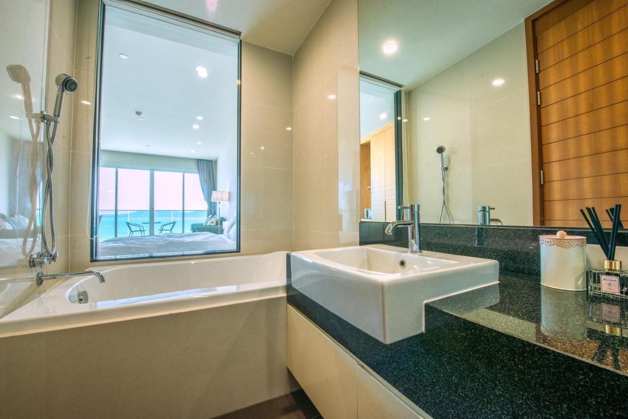 Movenpick Residences Pattaya With Ocean View Na Chom Thian Exteriör bild