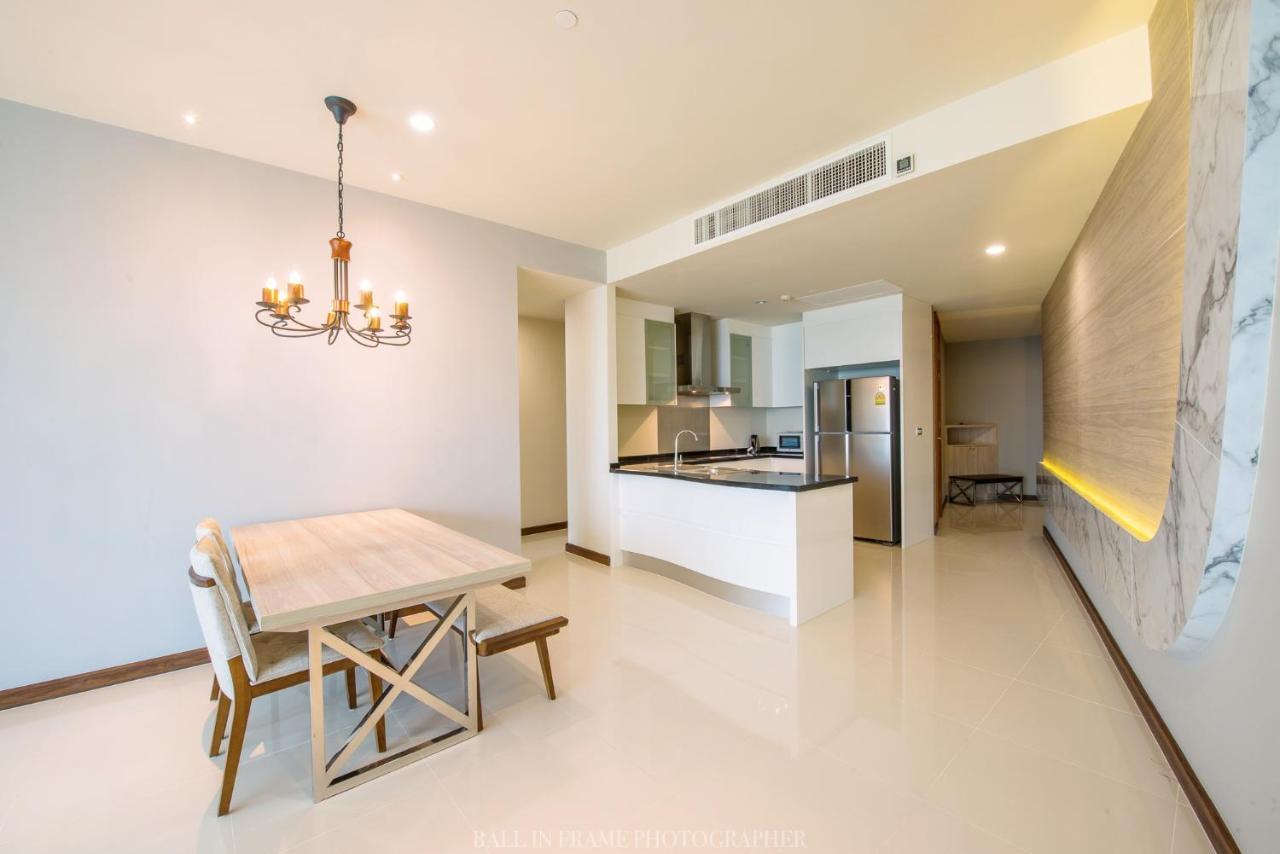 Movenpick Residences Pattaya With Ocean View Na Chom Thian Exteriör bild